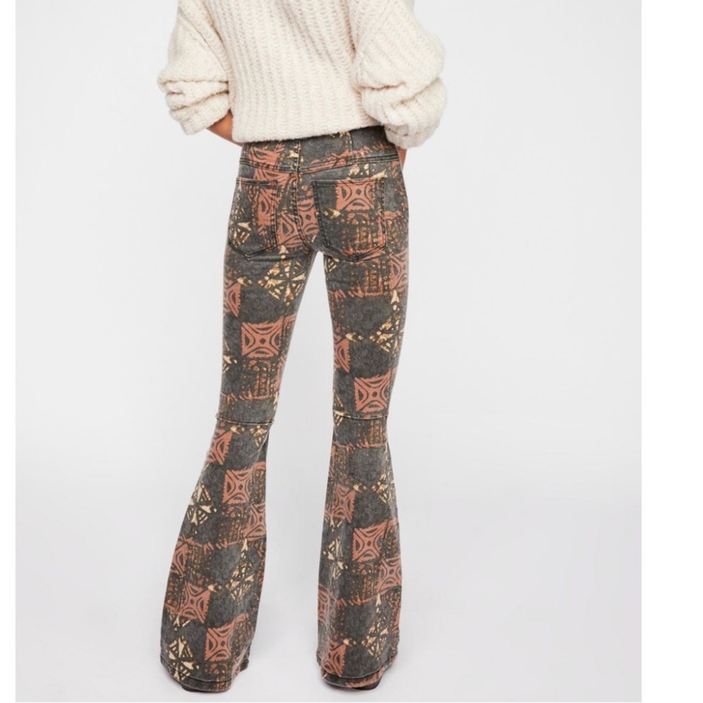 FREE PWOPLE PRINTED PENNY FLARE PANTS